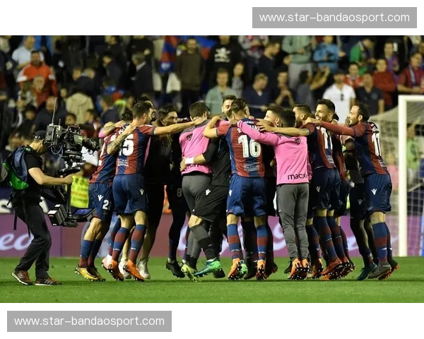 绿茵场的“屠龙”史诗：当莱万特遇上巴萨，足球的浪漫在于不可预知